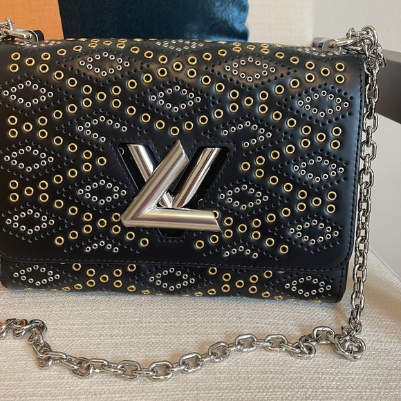 💎💙💎Limited Edition Authentic Louis Vuitton Twist MM Eyelet bag💙💎💙 - Picture 3 of 7